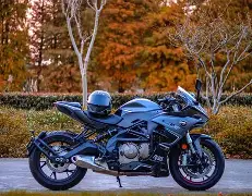 摩托车赛半决赛掀起高潮,剑门雷豹队读秒扳平东城雄狮队,高压逼抢奏功——定海神针仍在的简单介绍 摩托车赛半决赛掀起高潮,剑门雷豹队读秒扳平东城雄狮队,高压逼抢奏功——定海神针仍在的简单介绍