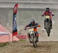 摩托车赛半决赛掀起高潮,剑门雷豹队读秒扳平东城雄狮队,高压逼抢奏功——定海神针仍在的简单介绍 摩托车赛半决赛掀起高潮,剑门雷豹队读秒扳平东城雄狮队,高压逼抢奏功——定海神针仍在的简单介绍