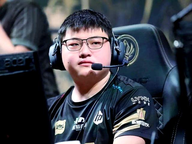 Uzi重要时刻重返赛场,勇士带队取胜!气势如虹延续 Uzi重要时刻重返赛场,勇士带队取胜!气势如虹延续