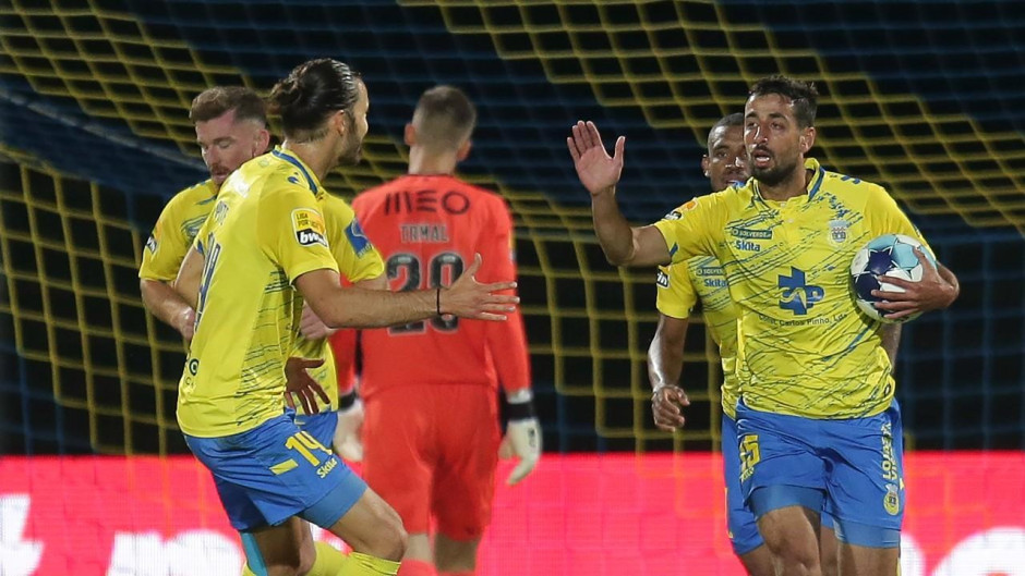 包含转折点拉齐奥状态回暖，葡超集结日攻防权衡，压力陡增，年轻球员得到机会的词条